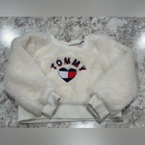 Girls 24 mo toddler Tommy Hilfiger cozy fluffy sweater with heart. adorable ❤️🤍💙